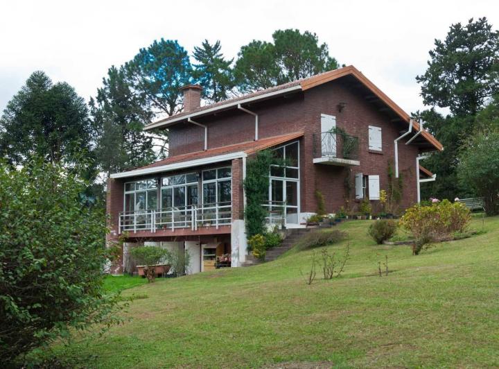 Casa · 200m² · 6 Ambientes