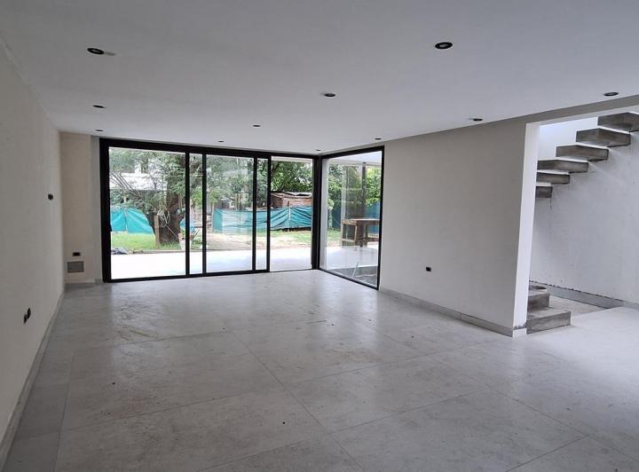 Casa · 470m² · 10 Ambientes · 2 Cocheras