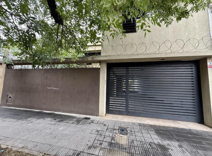 Casa · 300m² · 5 Dormitorios · 3 Cocheras