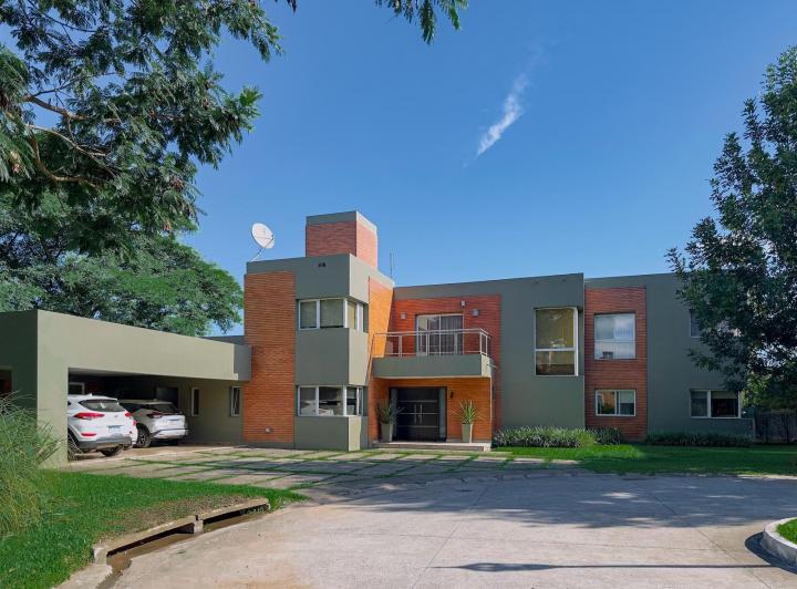Casa · 493m² · 7 Ambientes · 4 Cocheras