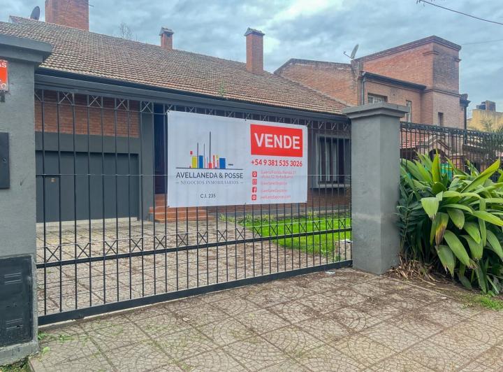 Casa · 300m² · 6 Ambientes · 2 Cocheras