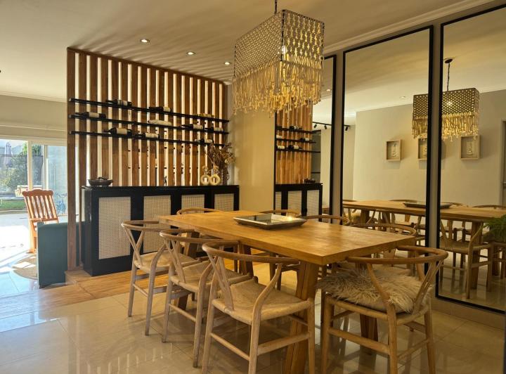 Casa · 234m² · 4 Ambientes · 3 Cocheras