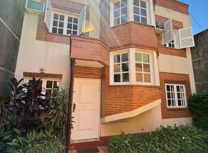 Casa · 206m² · 6 Ambientes · 1 Cochera