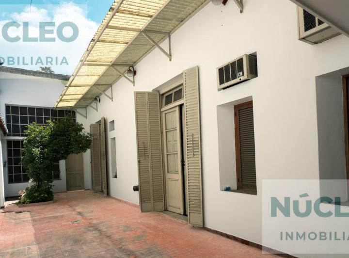 Casa · 330m² · 9 Ambientes · 1 Cochera