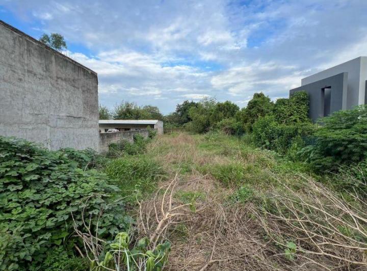 Terreno · 796m²