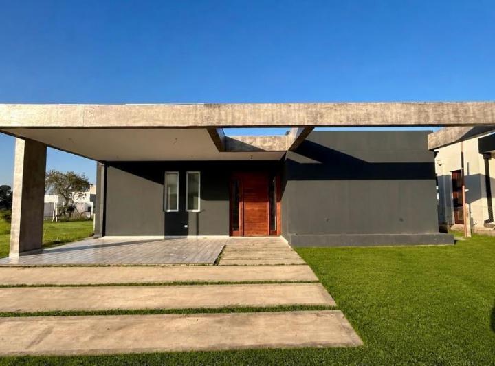 Casa · 195m² · 3 Dormitorios · 2 Cocheras