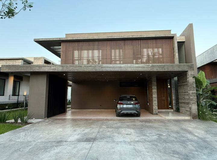 Casa · 420m² · 5 Dormitorios