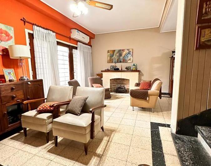 Casa · 208m² · 7 Ambientes · 3 Cocheras