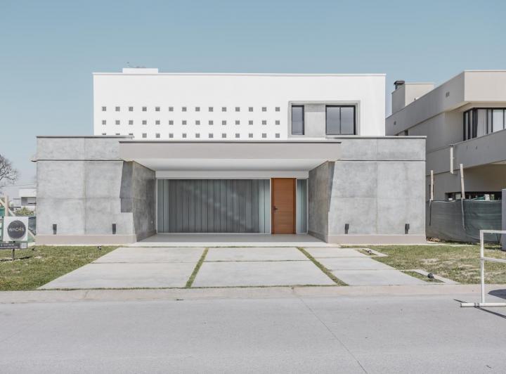 Casa · 450m² · 3 Dormitorios · 2 Cocheras