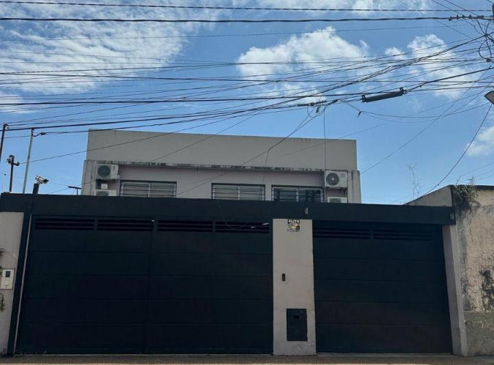 Bodega-Galpón · 400m² · 8 Ambientes · 4 Cocheras