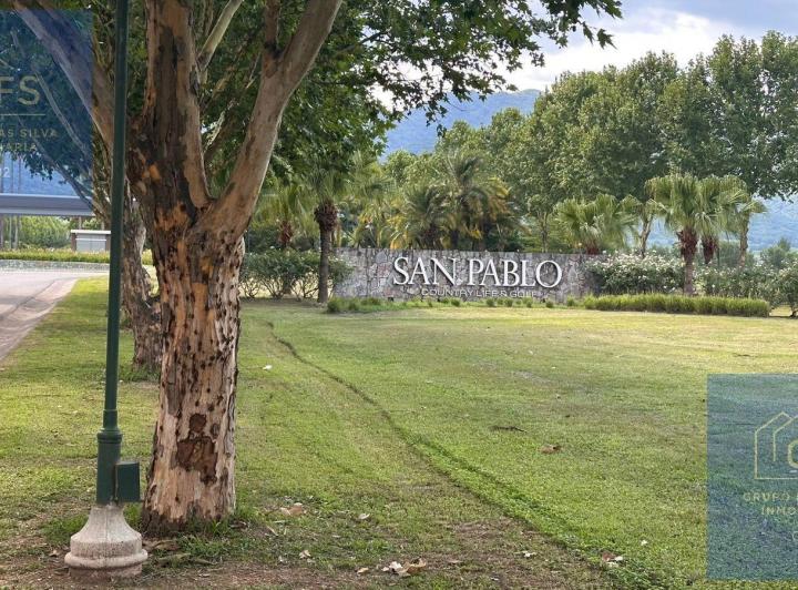 Terreno · 758m²