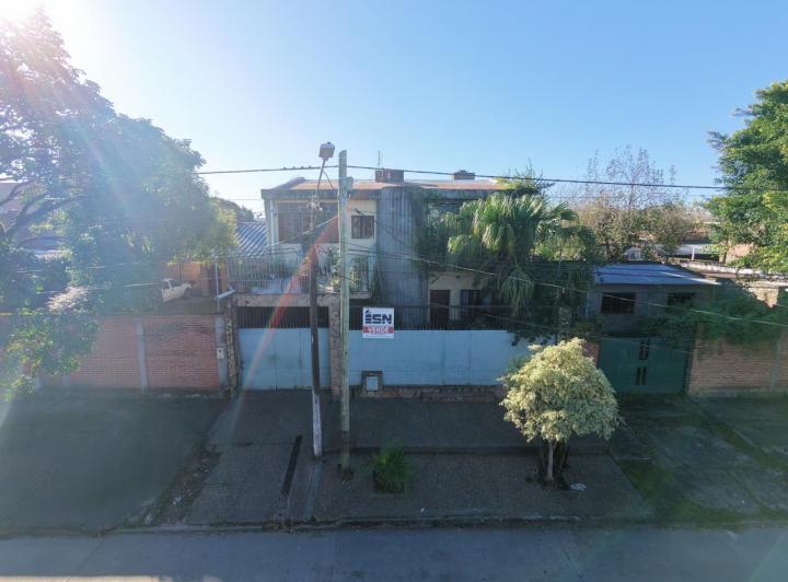 Casa · 220m² · 5 Dormitorios · 2 Cocheras