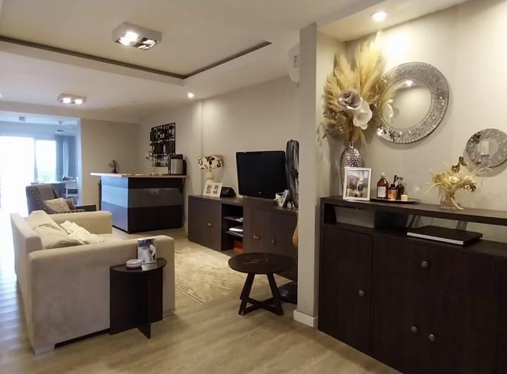 Casa · 260m² · 6 Ambientes · 2 Cocheras