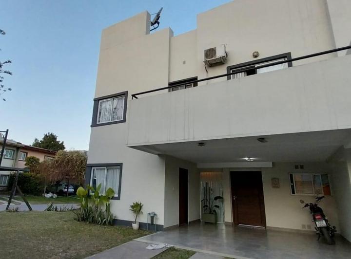 Casa · 150m² · 4 Ambientes · 2 Cocheras