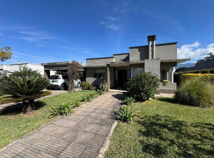 Casa · 174m² · 3 Dormitorios