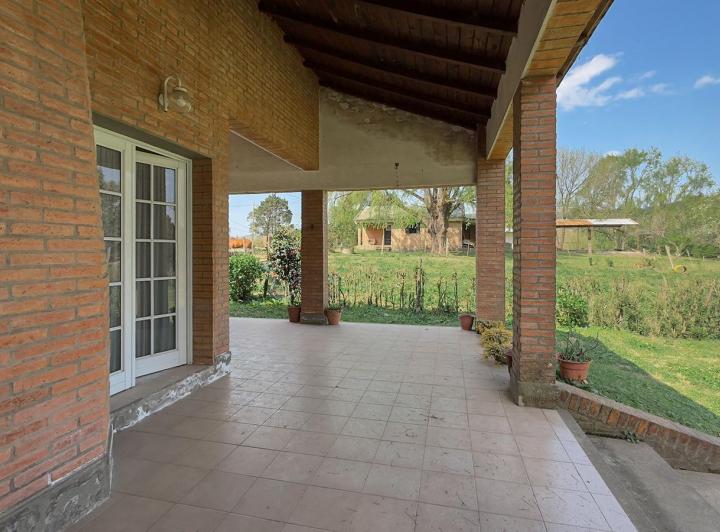 Casa · 840m² · 5 Ambientes · 2 Cocheras