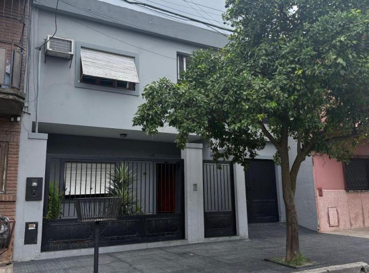 Casa · 250m² · 2 Ambientes · 1 Cochera