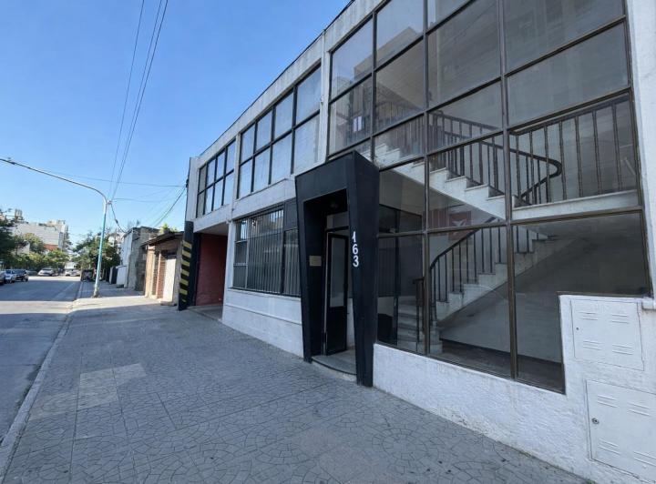 Local comercial · 423m² · 9 Ambientes · 37 Cocheras