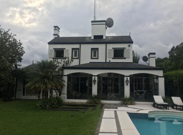 Casa · 300m² · 4 Ambientes