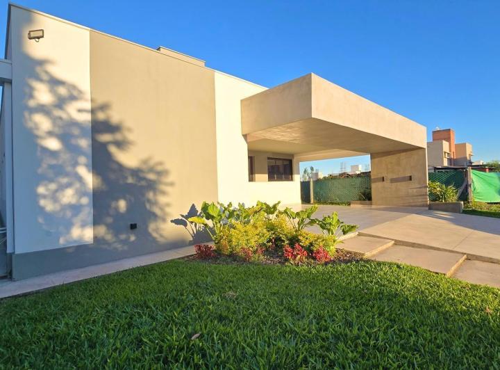 Casa · 172m² · 3 Dormitorios · 2 Cocheras