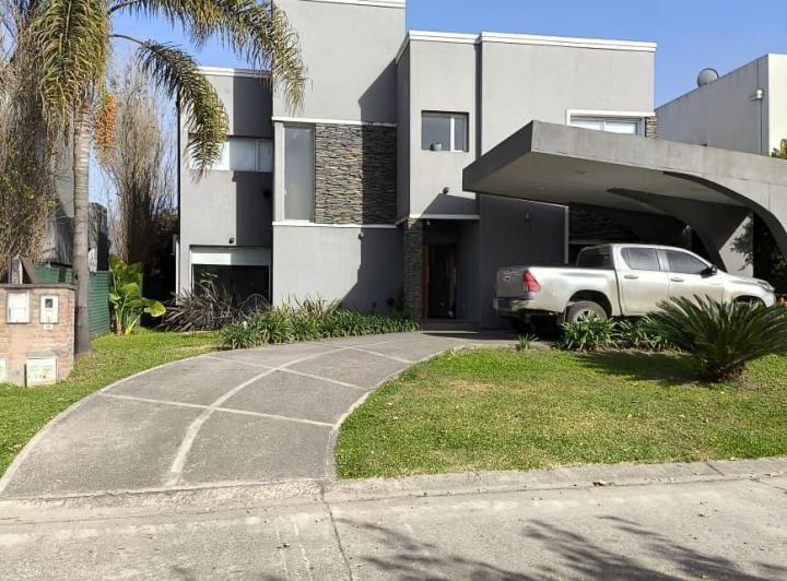 Casa · 170m² · 3 Dormitorios · 2 Cocheras