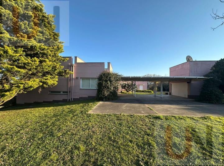 Casa · 5096m² · 3 Dormitorios · 3 Cocheras