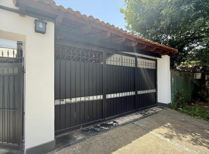 Casa · 360m² · 4 Dormitorios · 3 Cocheras