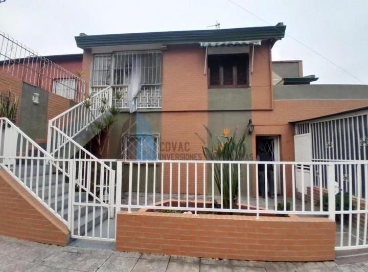 Casa · 180m² · 8 Ambientes