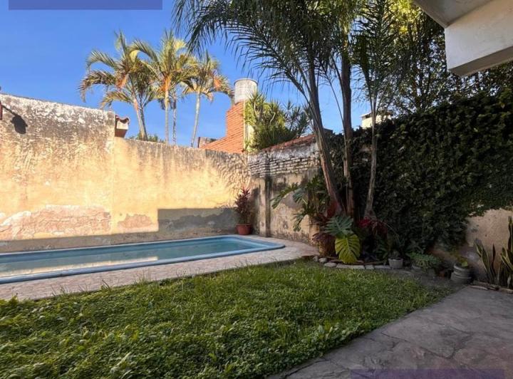 Casa · 320m² · 5 Ambientes · 2 Cocheras