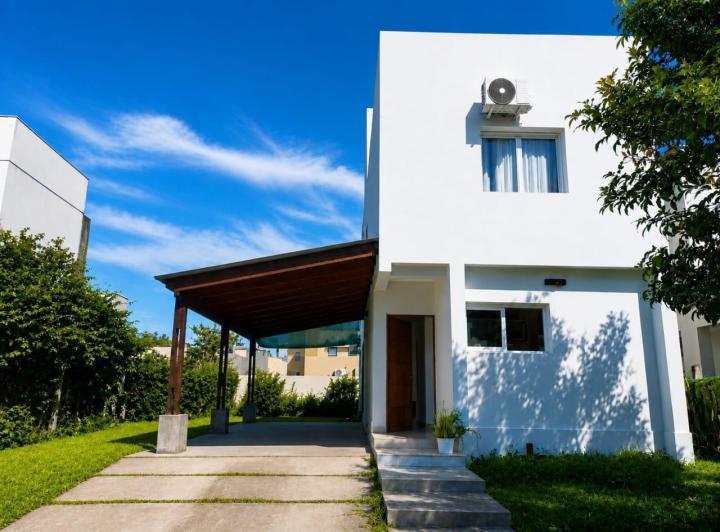 Casa · 200m² · 5 Ambientes · 1 Cochera