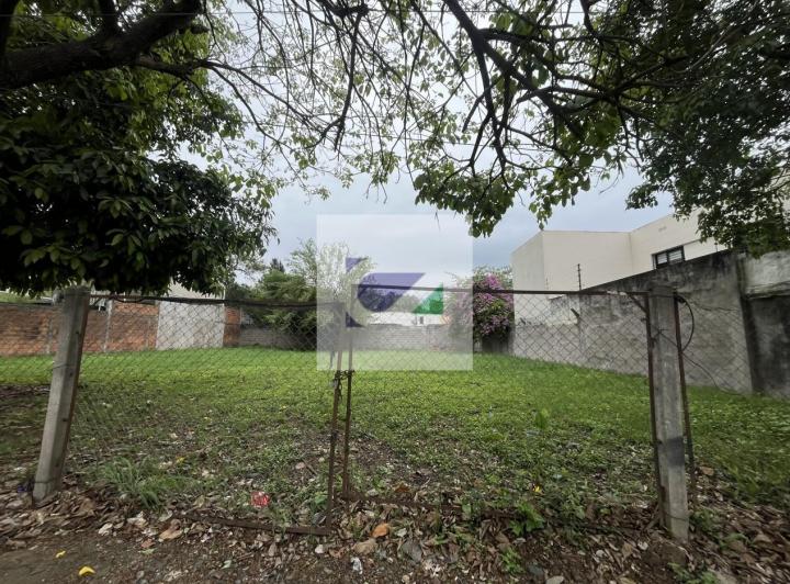Terreno · 631m²