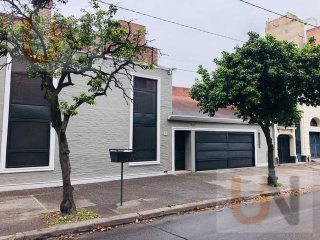 Casa · 400m² · 7 Ambientes · 2 Cocheras