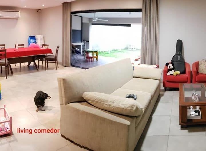 Casa · 240m² · 5 Ambientes · 2 Cocheras