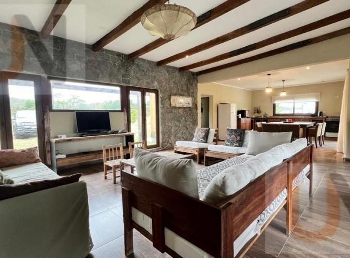Casa · 200m² · 4 Ambientes