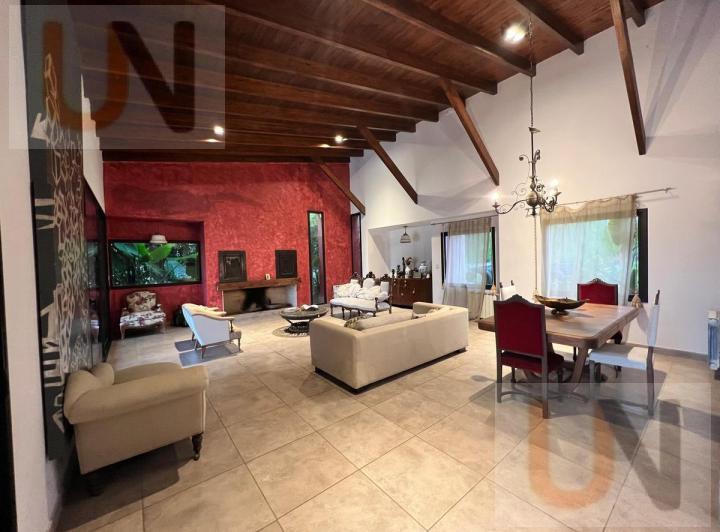 Casa · 420m² · 7 Ambientes · 2 Cocheras