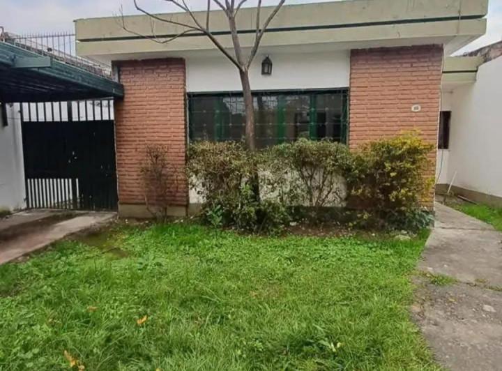 Casa · 200m² · 6 Ambientes · 2 Cocheras