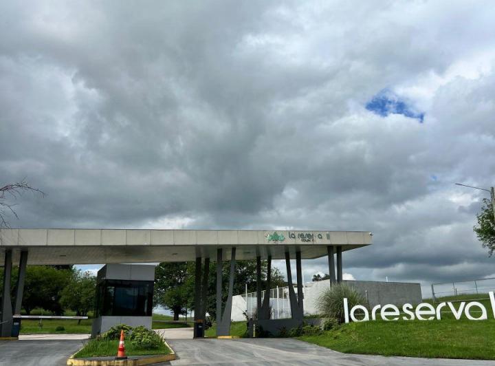 Terreno · 937m²