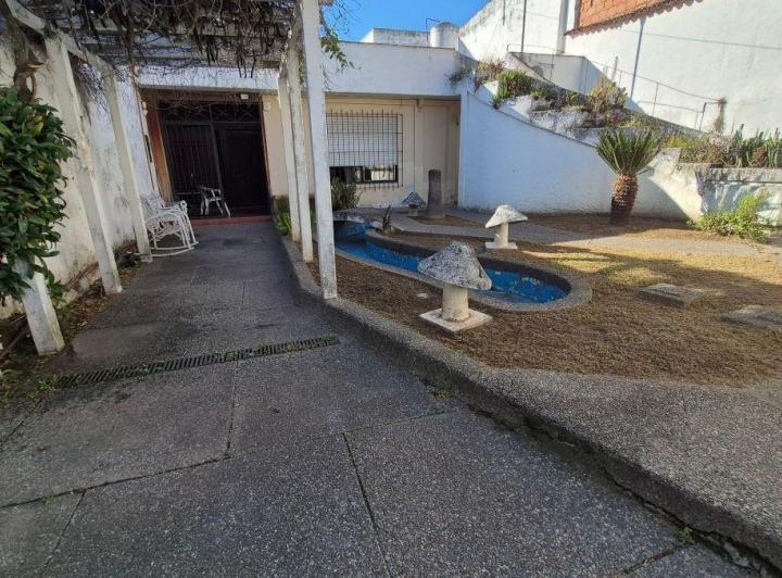 Casa · 100m² · 7 Ambientes · 2 Cocheras