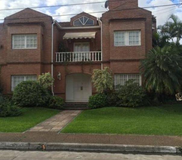 Casa · 200m² · 5 Ambientes · 3 Cocheras