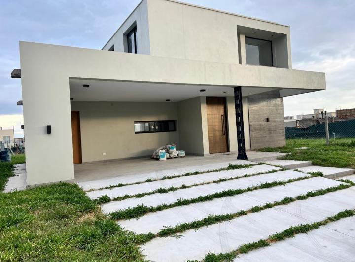 Casa · 210m² · 4 Ambientes