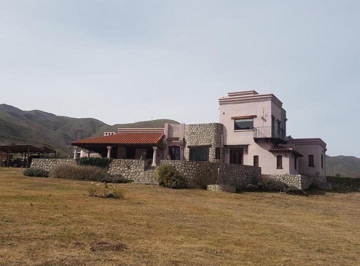 Casa · 350m² · 7 Ambientes · 4 Cocheras