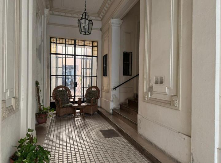 Casa · 875m² · 14 Ambientes · 1 Cochera