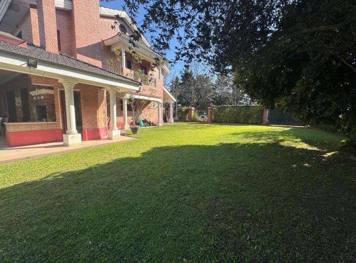 Casa · 350m² · 4 Dormitorios · 2 Cocheras