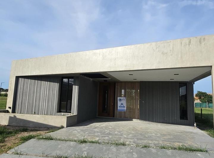 Casa · 98m² · 5 Ambientes · 1 Cochera