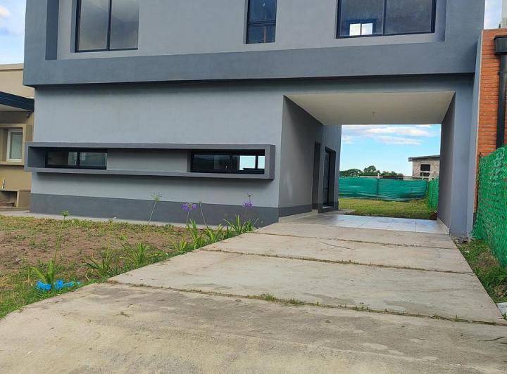 Casa · 140m² · 4 Ambientes · 1 Cochera