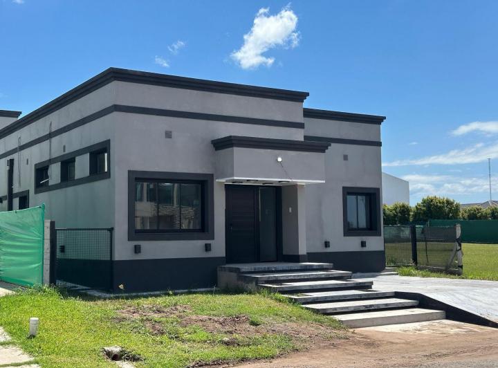 Casa · 400m² · 5 Ambientes · 1 Cochera