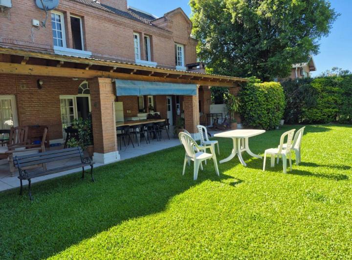 Casa · 320m² · 5 Ambientes