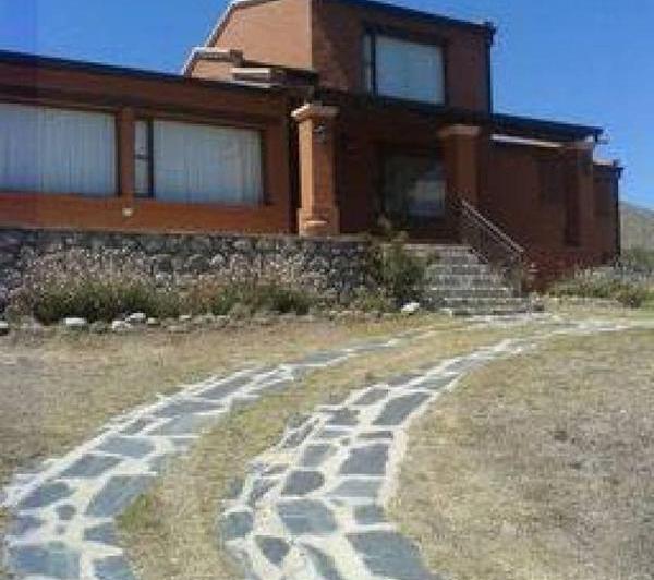 Casa · 300m² · 6 Ambientes · 2 Cocheras