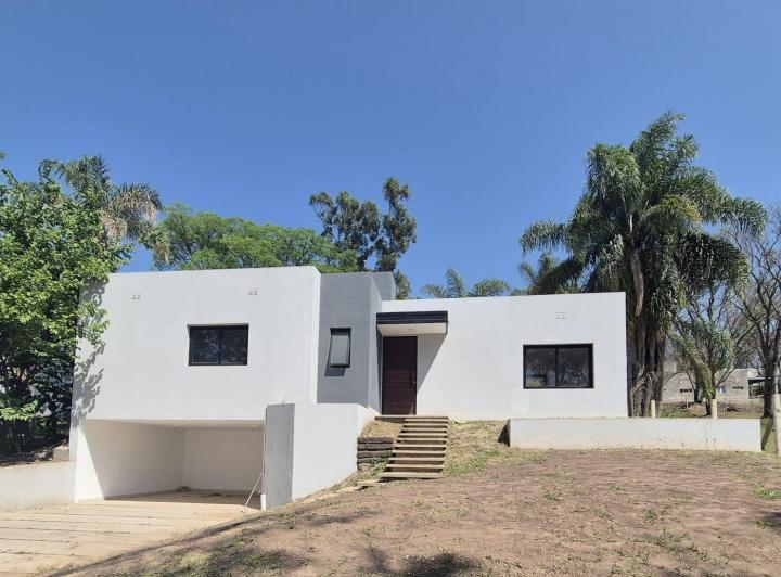 Casa · 931m² · 3 Dormitorios · 2 Cocheras
