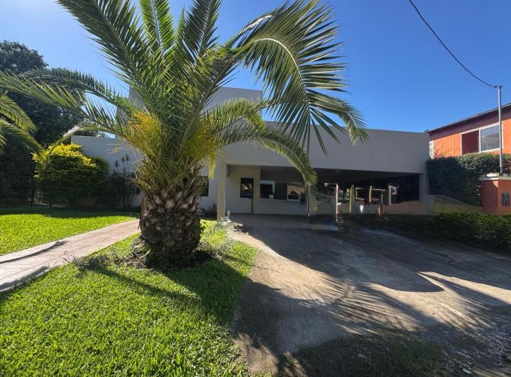 Casa · 307m² · 3 Dormitorios · 4 Cocheras